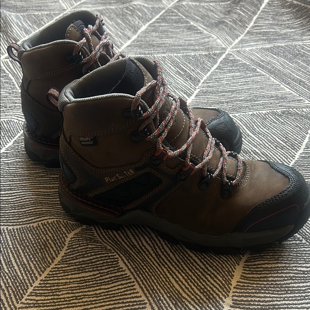 Women’s Brown Hiking Boots - Picture 3 of 15